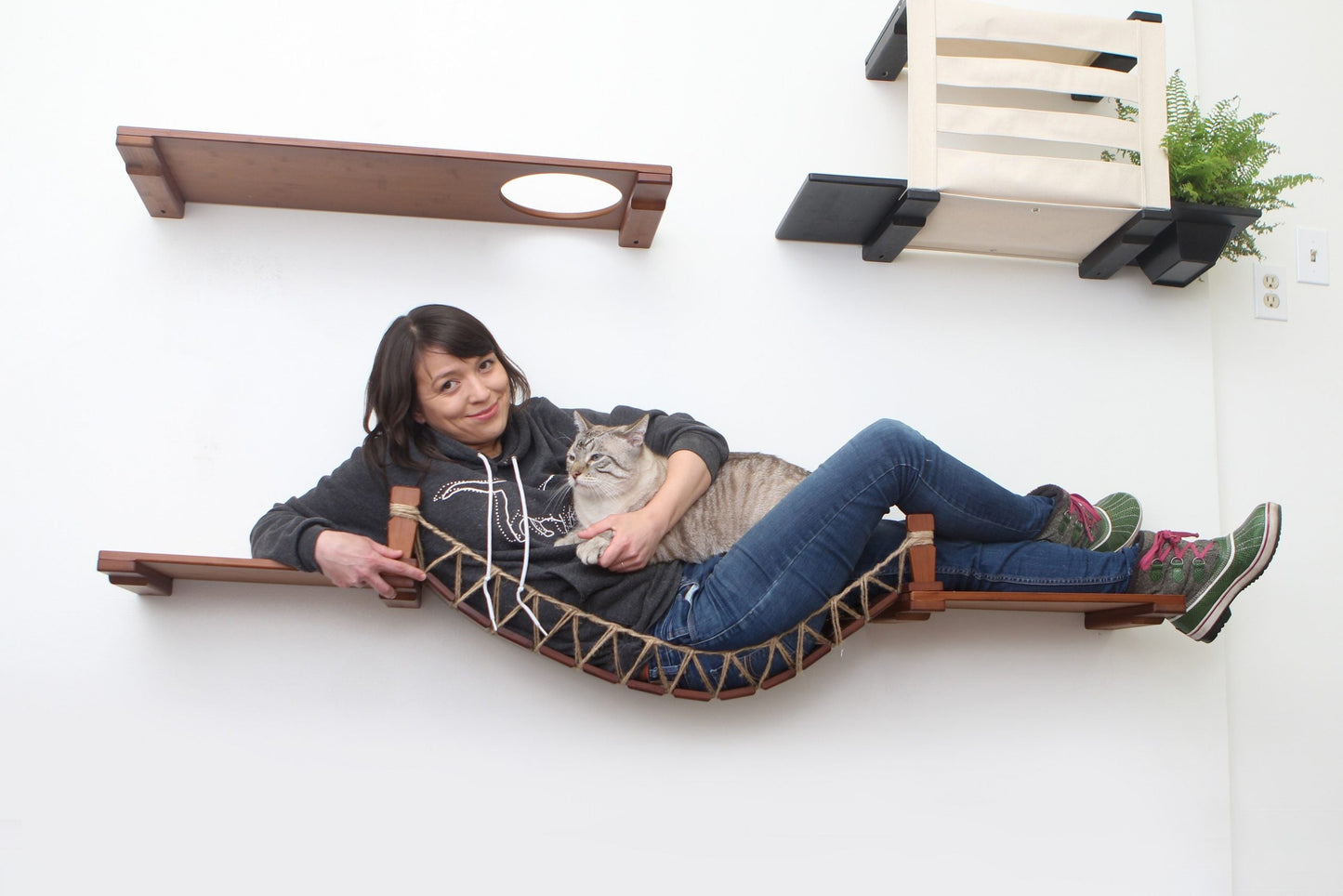 Wall-Mounted Cat Bridge - Flexible Crossing System with Safety Railings