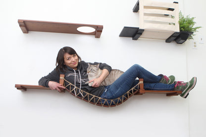 Wall-Mounted Cat Bridge - Flexible Crossing System with Safety Railings